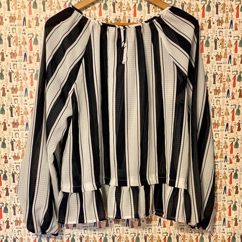 Merona Blouse 🖤 - Picture 3 of 6